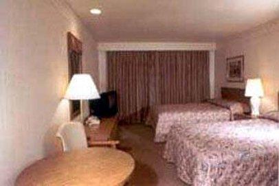 Roosevelt At Roosevelt Blvd, Philadelphia, Pa 3*