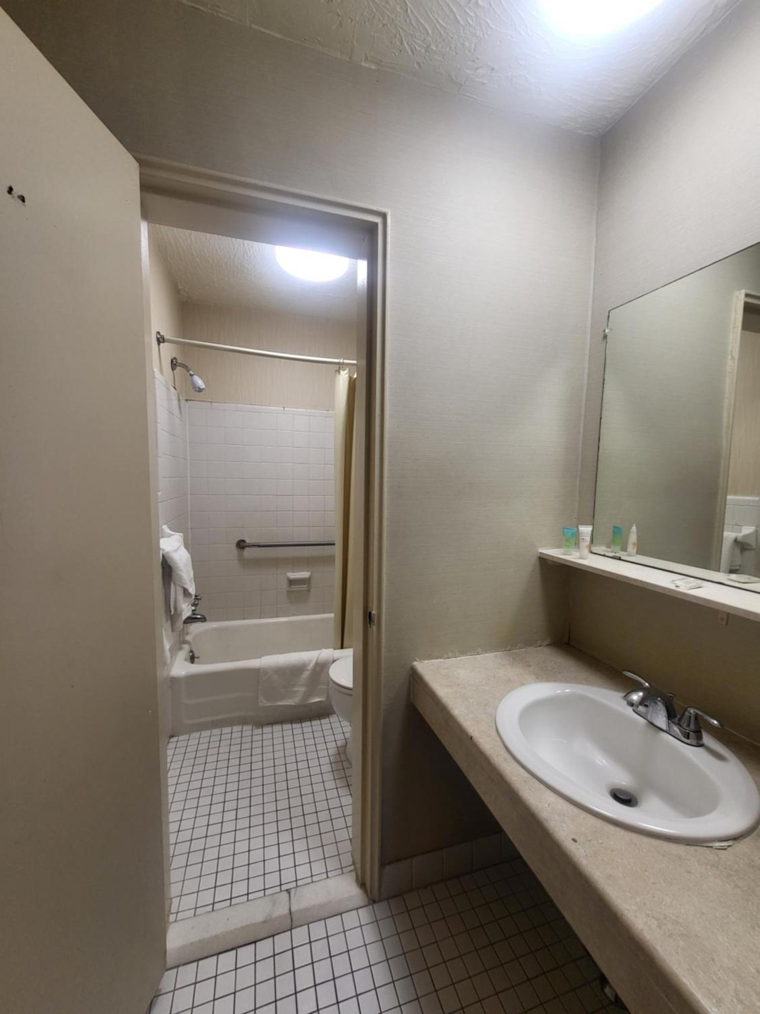 Hotel Roosevelt At Roosevelt Blvd, Philadelphia, Pa